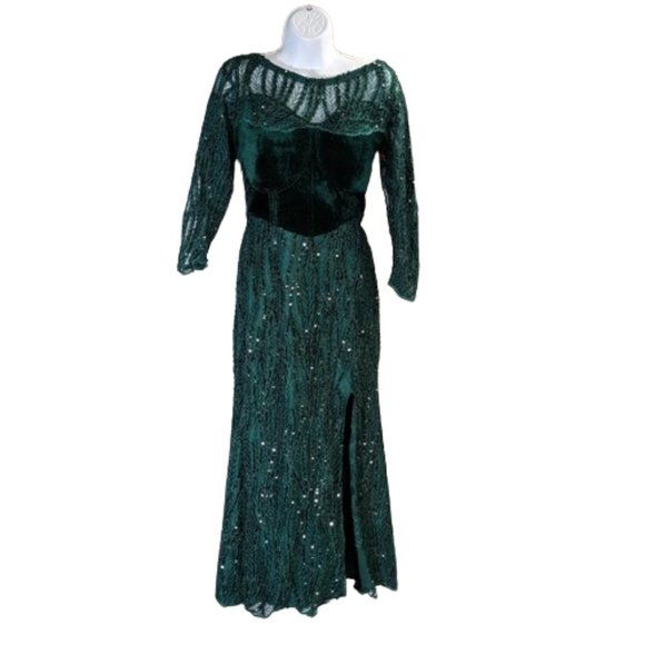 Emerald Green Sequin Gown. 12 - Picture 1 of 10